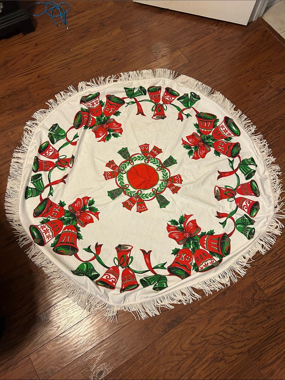 Vgt Holiday Bell Round Table cloth 56 inches w/o fringe